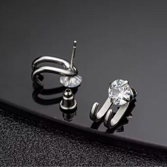 Zircon Stud Earrings P Hip-hop Niche Hook Shape Earrings for Men - Picture 5 of 5